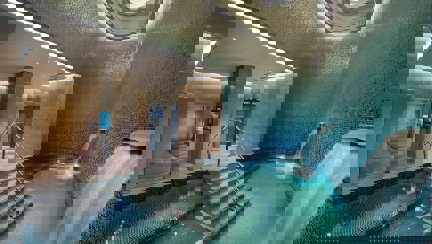 120422 Melbourne Hotels Spa Male Pool 1 1200X800